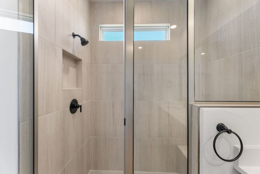 Representative interior finishes for a home built from the Colorado by Hakes Brothers in Veranda Designer, San Antonio (Image 11).