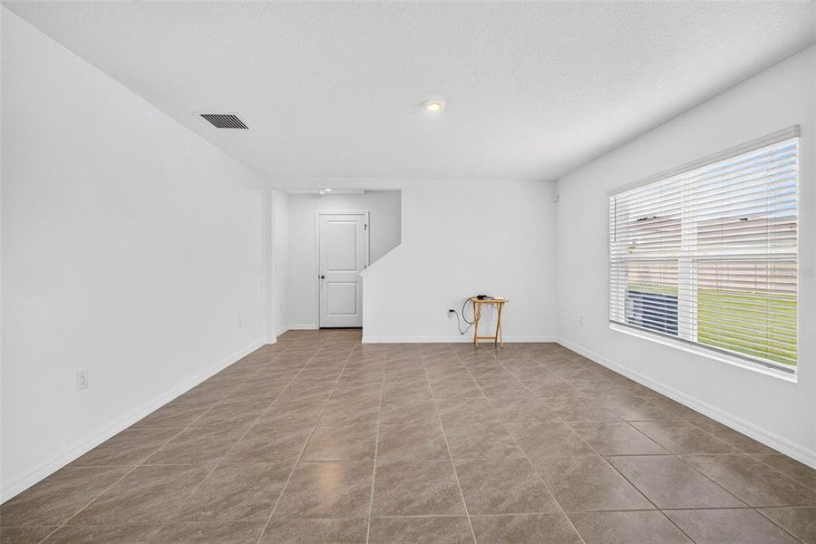Spacious, unfurnished interior of a new home in , Tampa (Image 36).