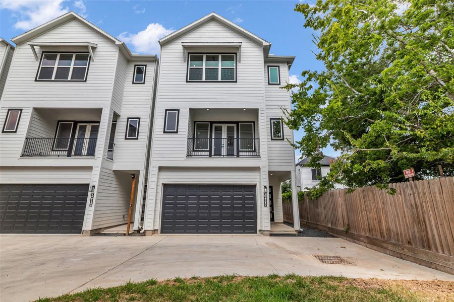 Discover modern living at Chateaus on Campbell, a charming 11-home new construction community nestled in the vibrant Spring Branch area. Discover modern living at Chateaus on Campbell, a charming 11-home new construction community nestled in the vibrant Spring Branch area.