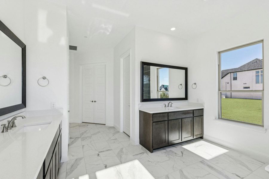 Representative furnished interior of a home built from the Franklin by Kindred Homes in Oak Creek Ranch, Waxahachie (Image 12).