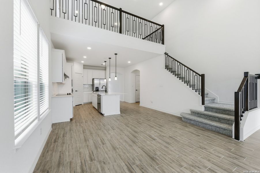 Spacious, unfurnished interior of a new home in Lily Springs, Seguin (Image 11).