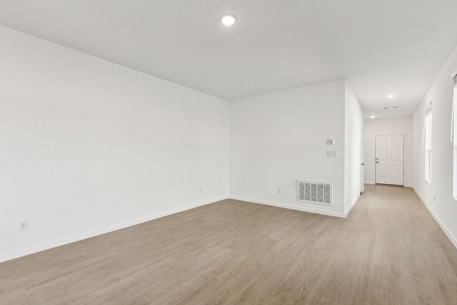 Spacious, unfurnished interior of a new home in Montgomery Bend, Montgomery (Image 18).