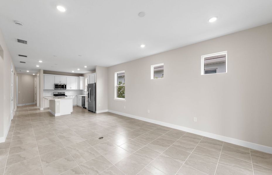 Spacious, unfurnished interior of a new home in Del Webb Oak Creek, North Fort Myers (Image 21).