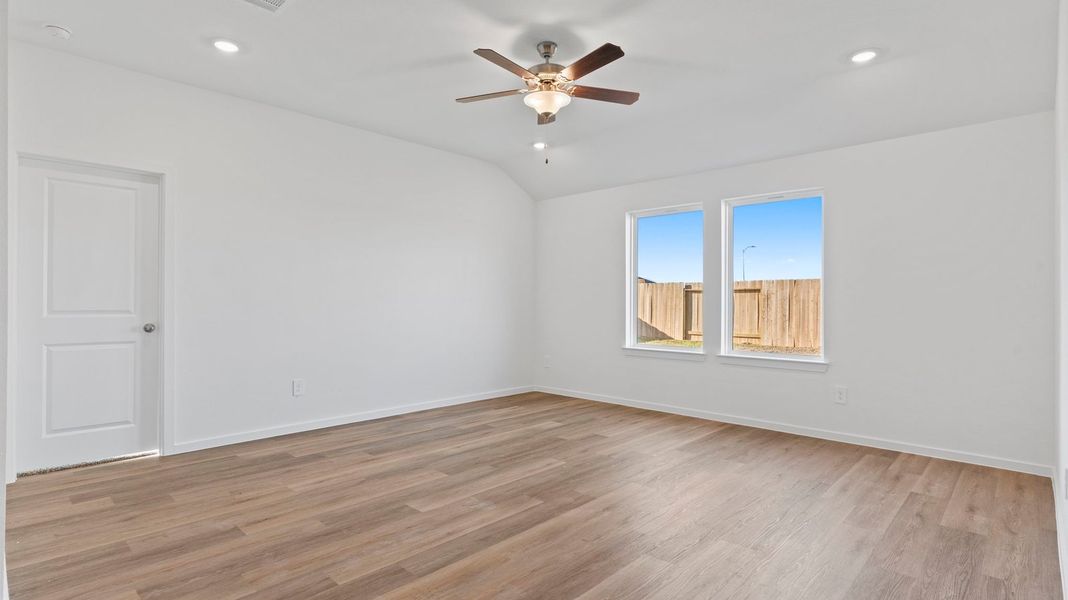 Spacious, unfurnished interior of a new home in Caldwell Crossing, Iowa Colony (Image 13). Spacious, unfurnished interior of a new home in Caldwell Crossing, Iowa Colony (Image 13).
