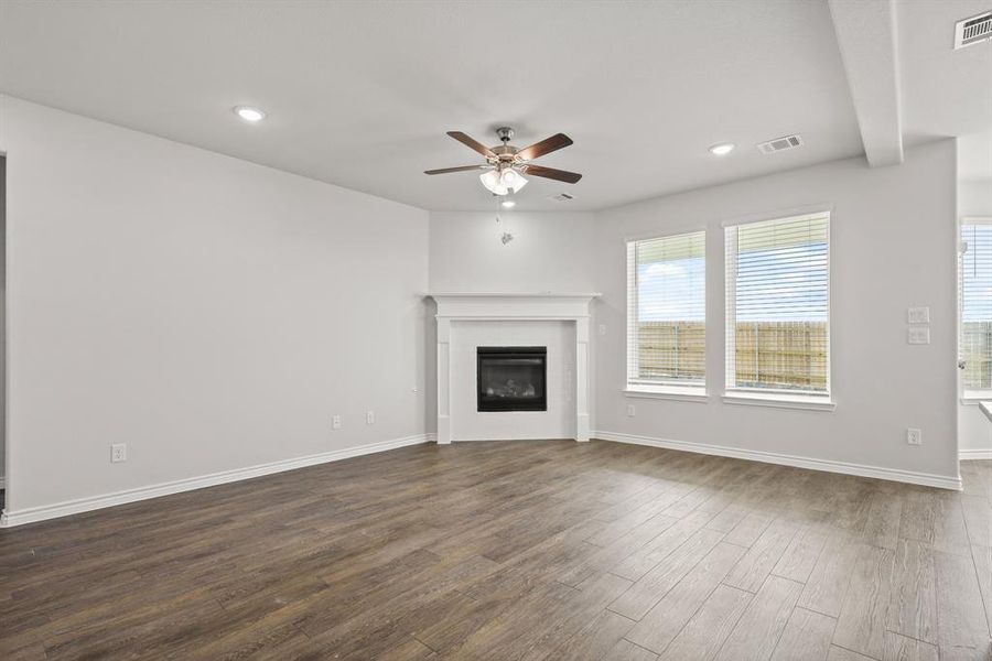 Spacious, unfurnished interior of a new home in Rocky Creek Crossing, Fort Worth (Image 12). Spacious, unfurnished interior of a new home in Rocky Creek Crossing, Fort Worth (Image 12).