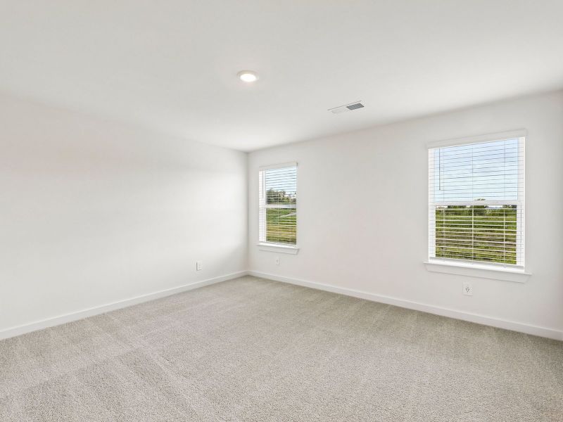 Spacious, unfurnished interior of a new home in Bear Springs, Columbia (Image 13).