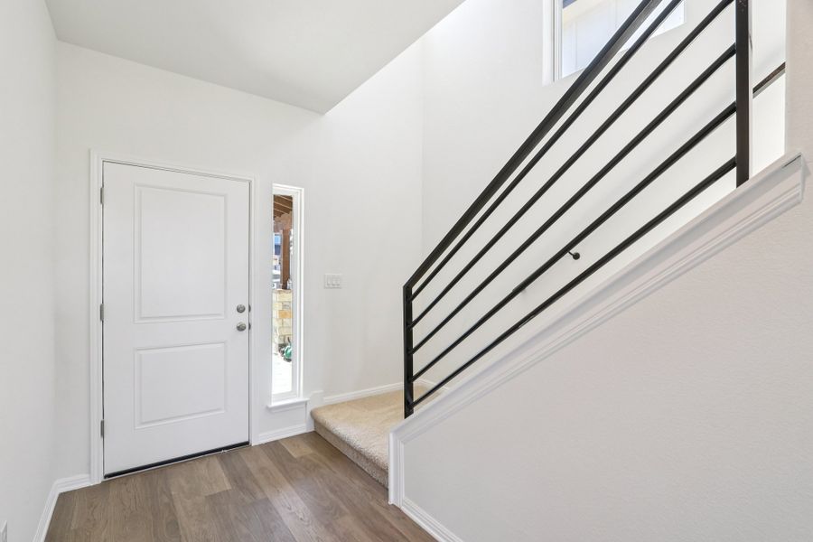 Spacious, unfurnished interior of a new home in Porter Country, Buda (Image 16).