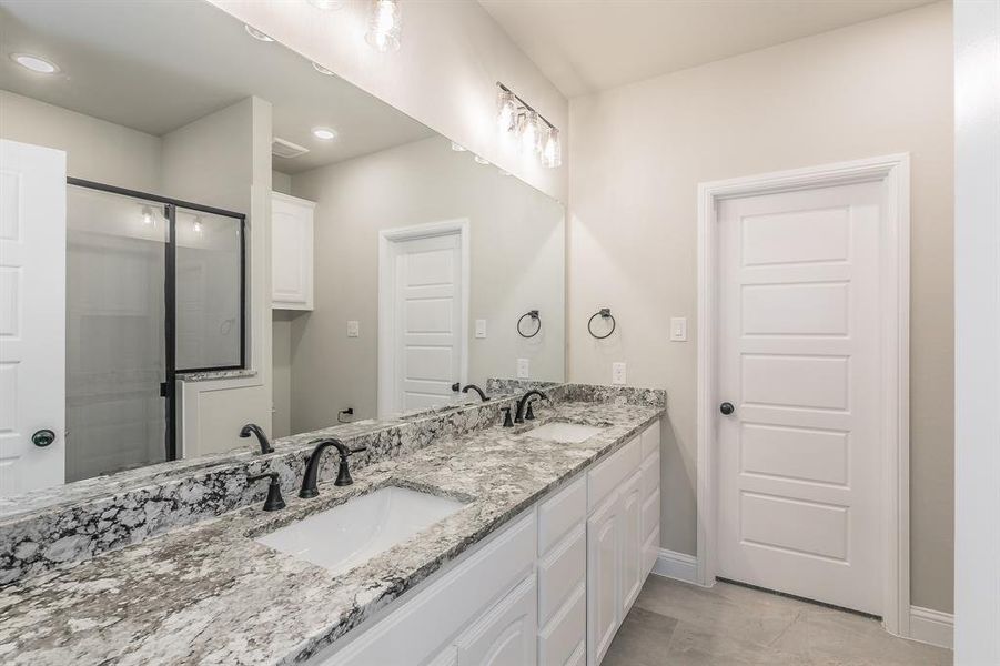 Furnished interior view inside a new home in , Alvarado (Image 9).