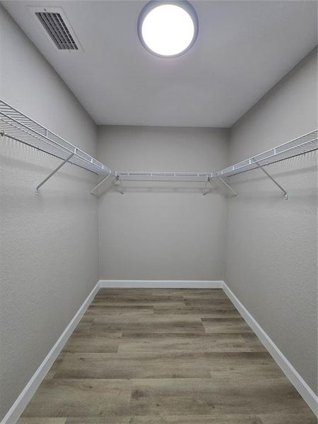 Spacious, unfurnished interior of a new home in , Ocala (Image 27).
