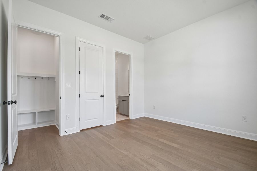 Spacious, unfurnished interior of a new home in Sauls Ranch, Round Rock (Image 12).