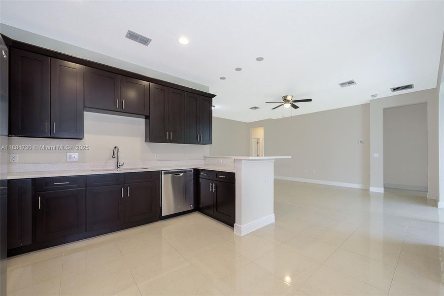 Furnished interior view inside a new home in , Kissimmee (Image 9).