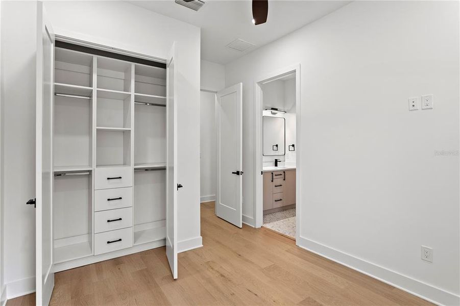 Spacious, unfurnished interior of a new home in , Tampa (Image 24).