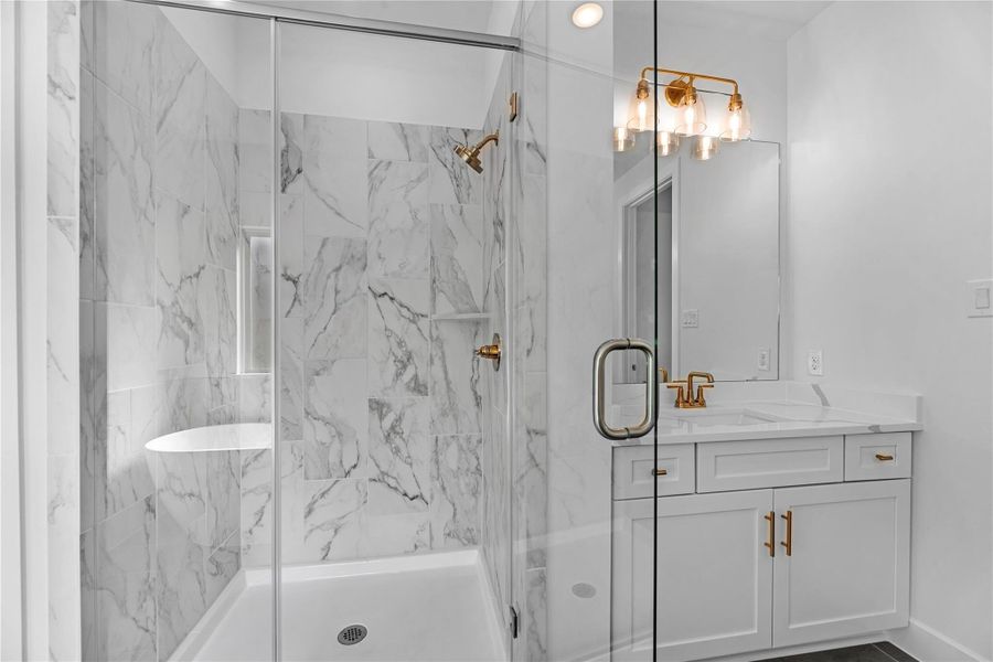 Representative image. Features, selections and colors may vary.