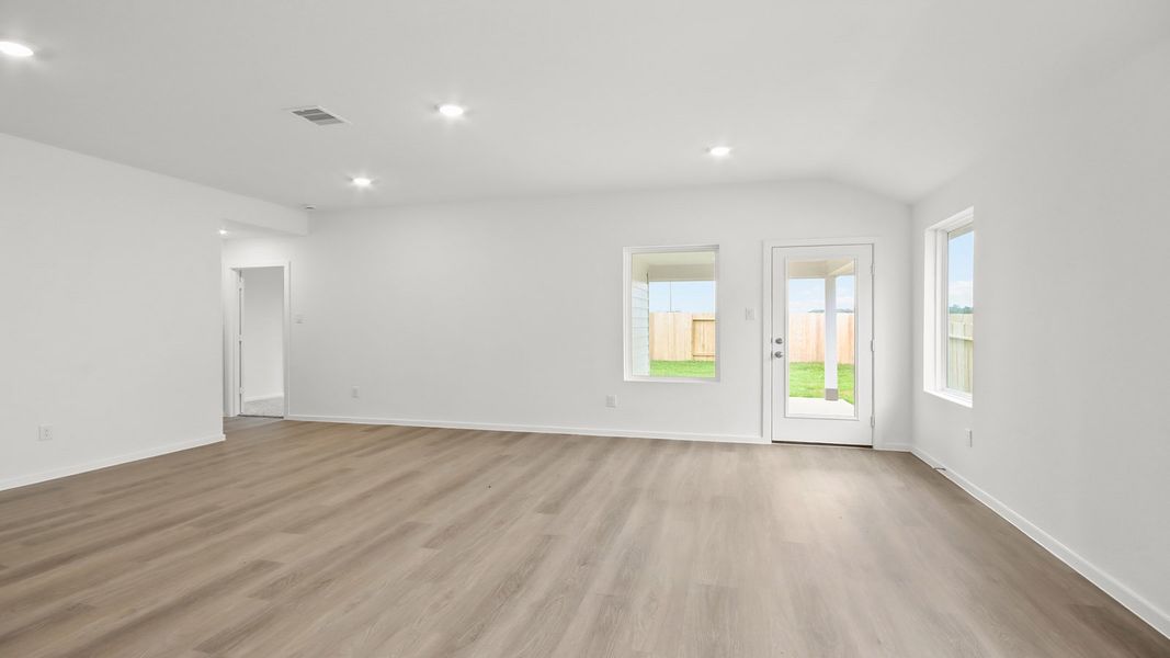 Spacious, unfurnished interior of a new home in Harrington Trails at The Canopies, Splendora (Image 11).