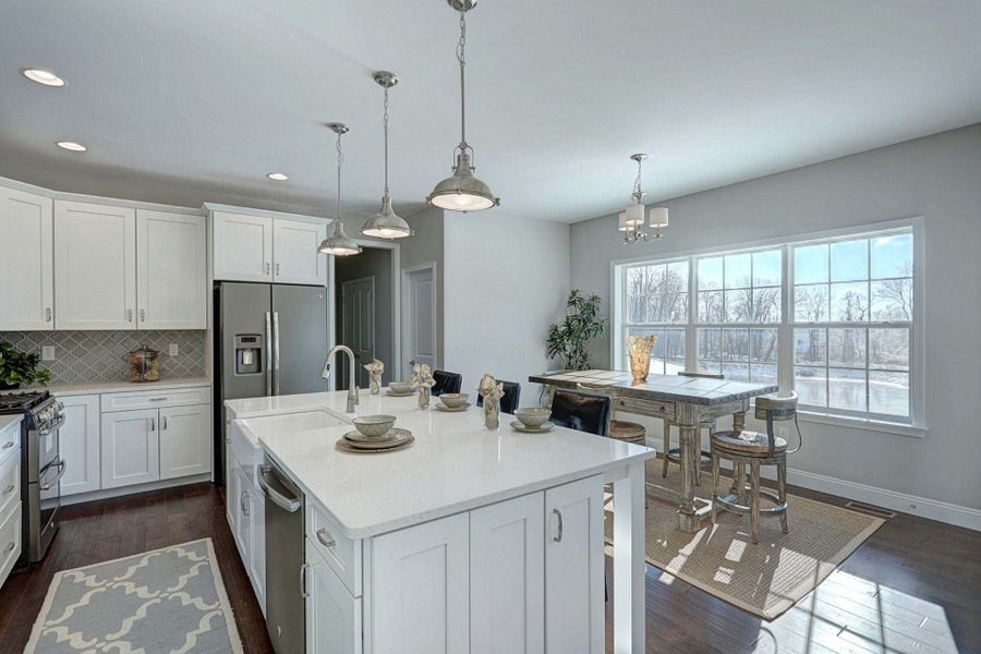 Classic Kitchen & Breakfast Area