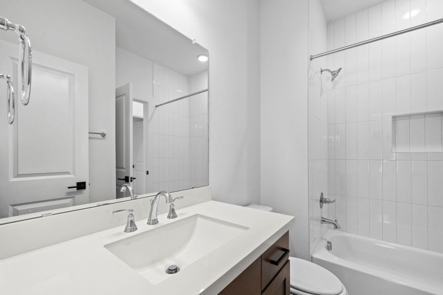 Furnished interior view inside a new home in Sienna Village of Anderson Springs 50', Missouri City (Image 4).