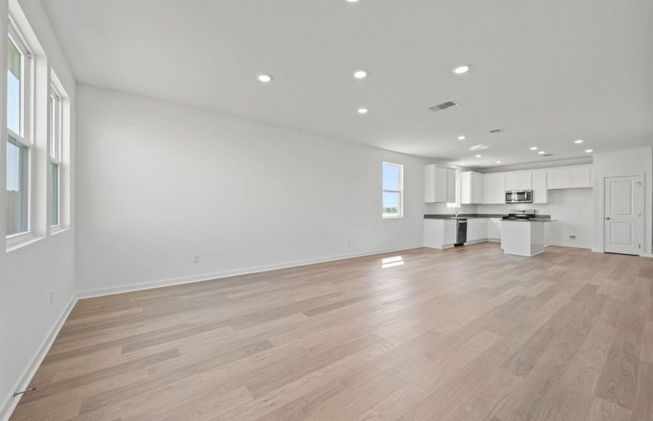 Spacious, unfurnished interior of a new home in Alto, San Marcos (Image 16).