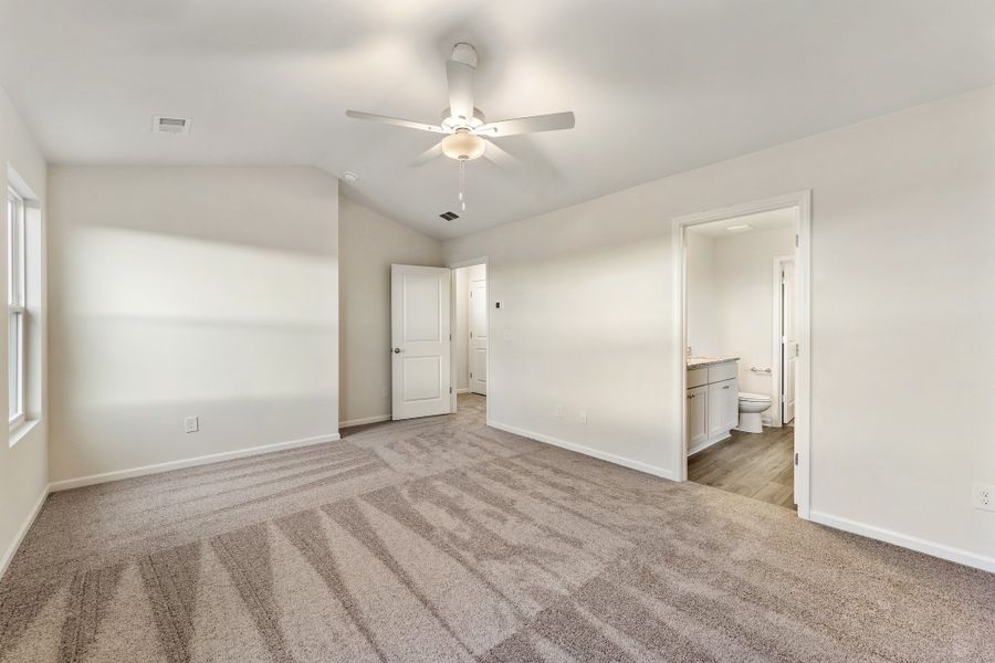Spacious, unfurnished interior of a new home in Tucker Ridge, Pendleton (Image 18).