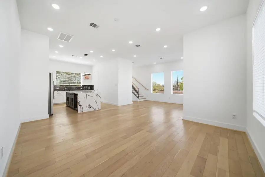 Spacious, unfurnished interior of a new home in , Houston (Image 14).