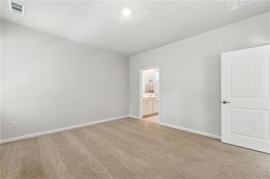 Spacious, unfurnished interior of a new home in , Acworth (Image 26).