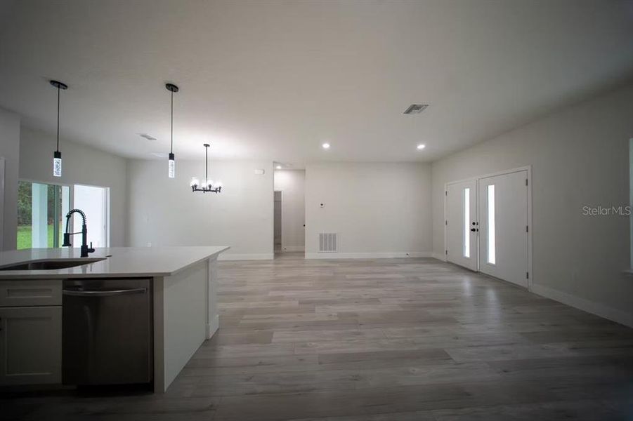 Spacious, unfurnished interior of a new home in , Citrus Springs (Image 26).