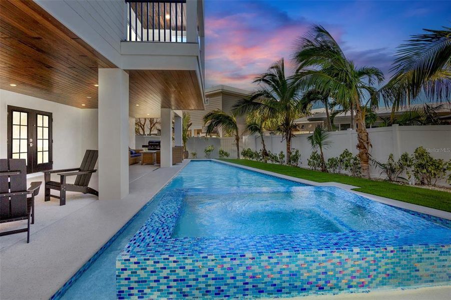 Exterior details and patio area of a home in , Holmes Beach (Image 23).