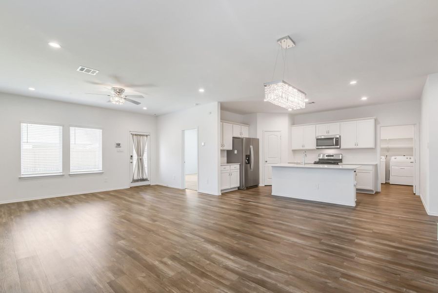 Spacious, unfurnished interior of a new home in River Ranch Meadows, Dayton (Image 19).