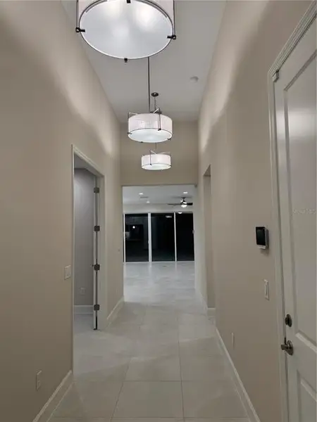 Spacious, unfurnished interior of a new home in Valencia Ridge (55+), Wesley Chapel (Image 13).
