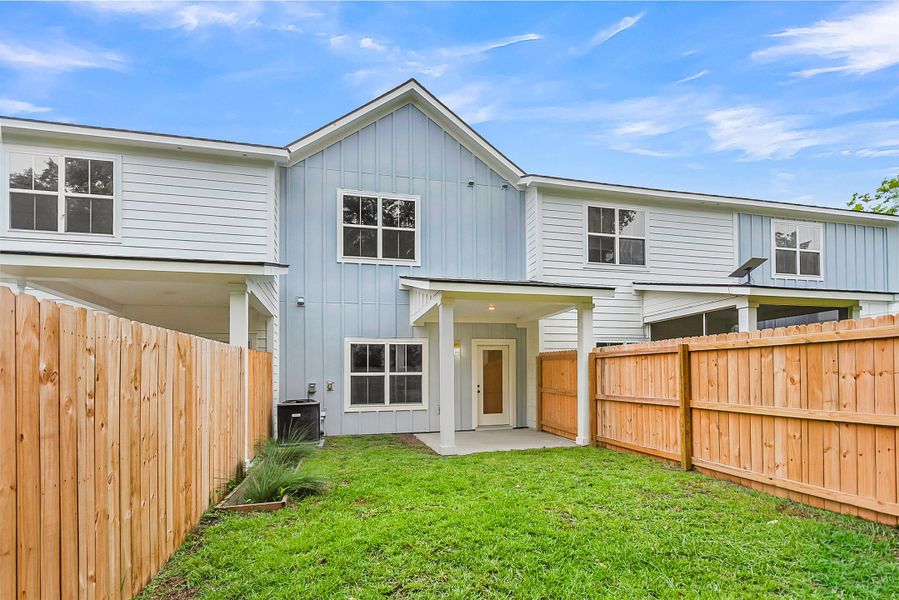 Exterior details and patio area of a home in , North Charleston (Image 4).