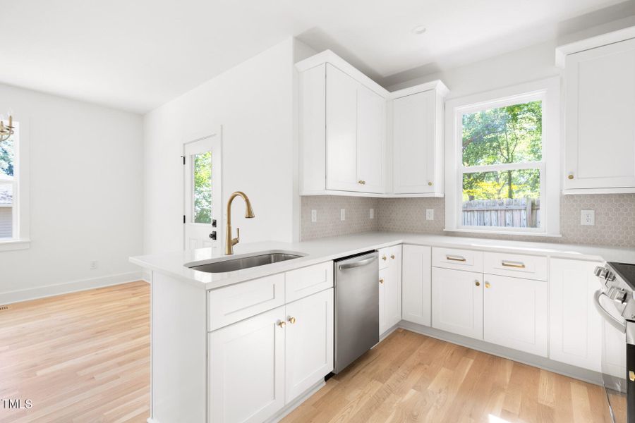 407B-Edward-13 407B-Edward-13