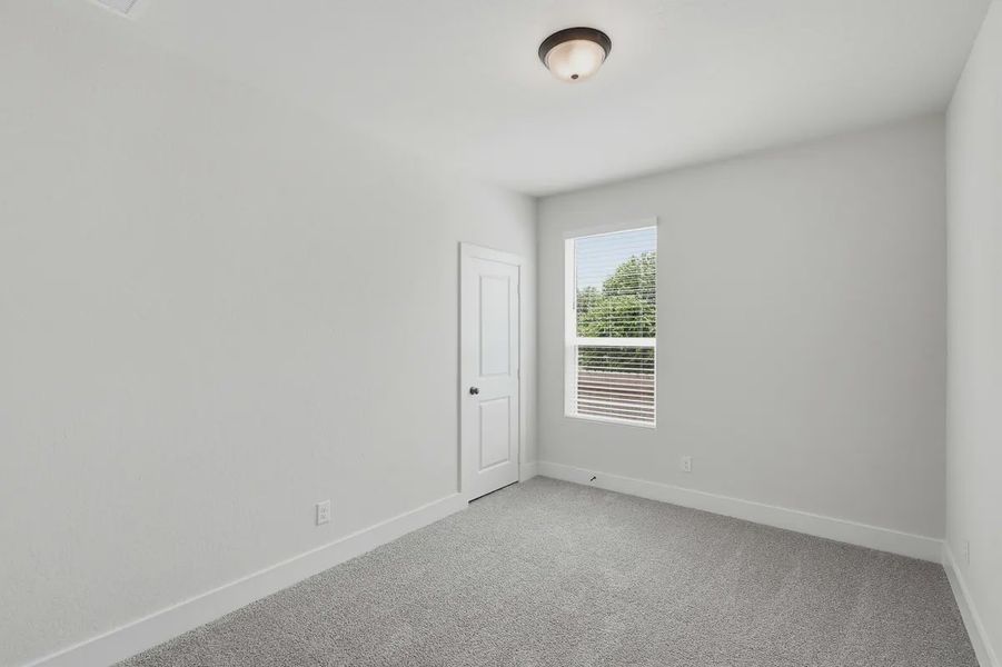 Spacious, unfurnished interior of a new home in Rose Hill, San Antonio (Image 32).