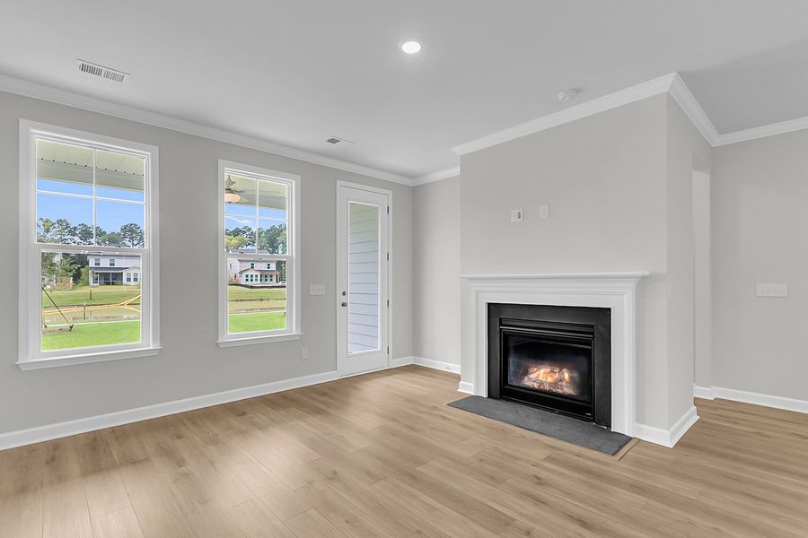 Spacious, unfurnished interior of a new home in Pineland Preserve, Summerville (Image 26).