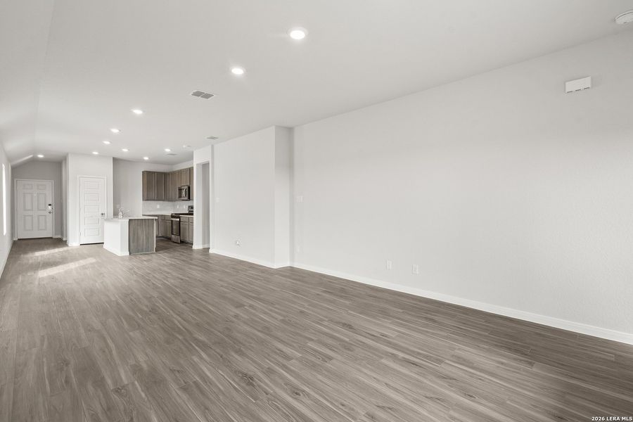 Spacious, unfurnished interior of a new home in Dauer Ranch, New Braunfels (Image 16). Spacious, unfurnished interior of a new home in Dauer Ranch, New Braunfels (Image 16).