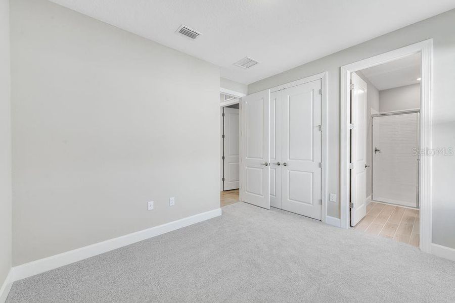 Spacious, unfurnished interior of a new home in Esplanade at Skye Ranch, Sarasota (Image 20).