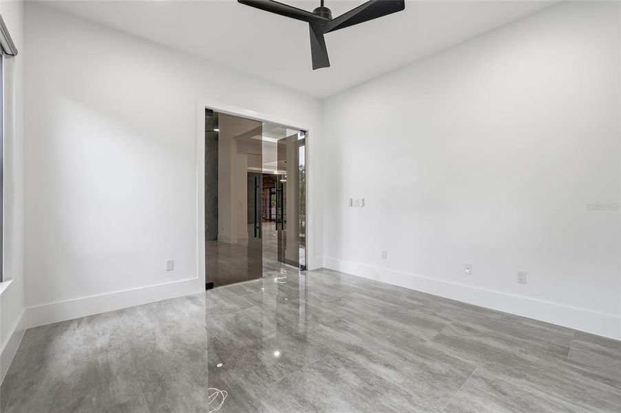 Spacious, unfurnished interior of a new home in , Tampa (Image 80).