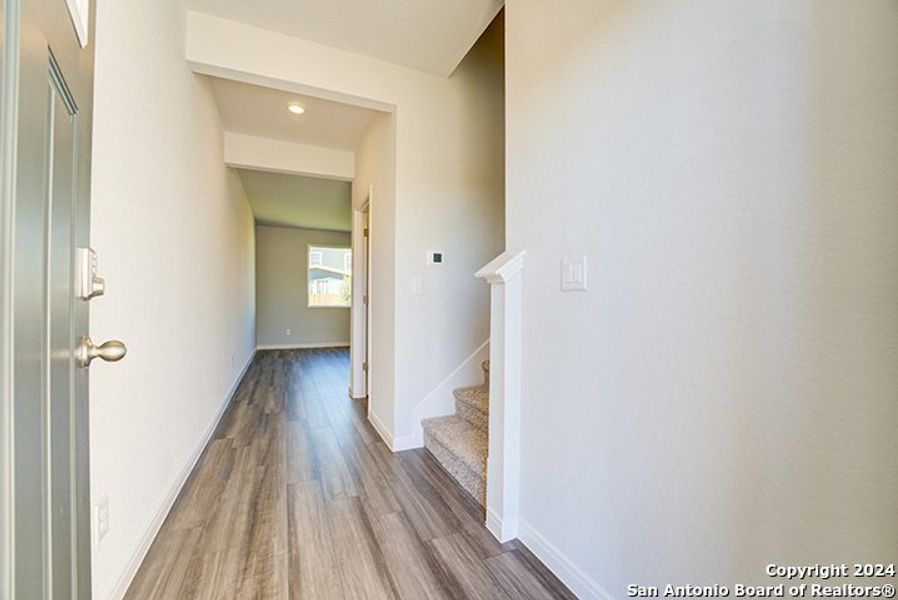Spacious, unfurnished interior of a new home in Blue Ridge Ranch, San Antonio (Image 18).