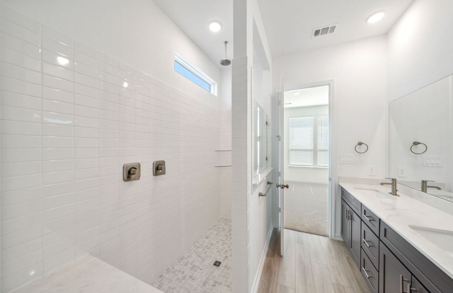 Owner's Bathroom Owner's Bathroom