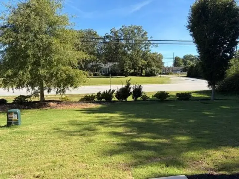 Natural landscape and outdoor views near Riverbrooke Townhomes in Simpsonville (Image 15). Natural landscape and outdoor views near Riverbrooke Townhomes in Simpsonville (Image 15).
