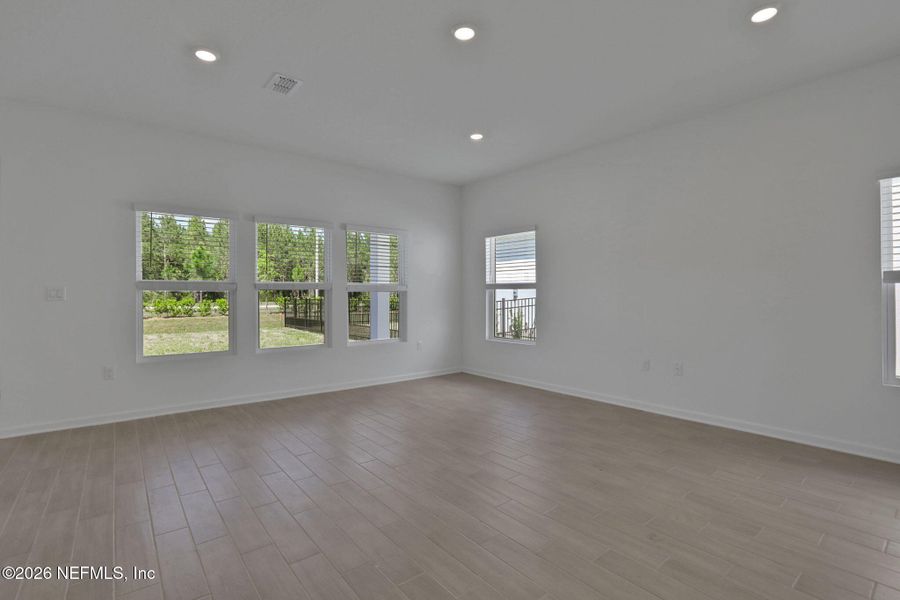 Spacious, unfurnished interior of a new home in Amberly, Green Cove Springs (Image 45).