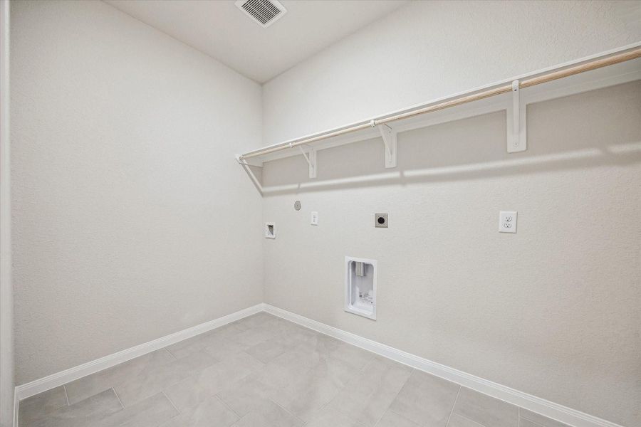Spacious, unfurnished interior of a new home in Elyson, Katy (Image 19).