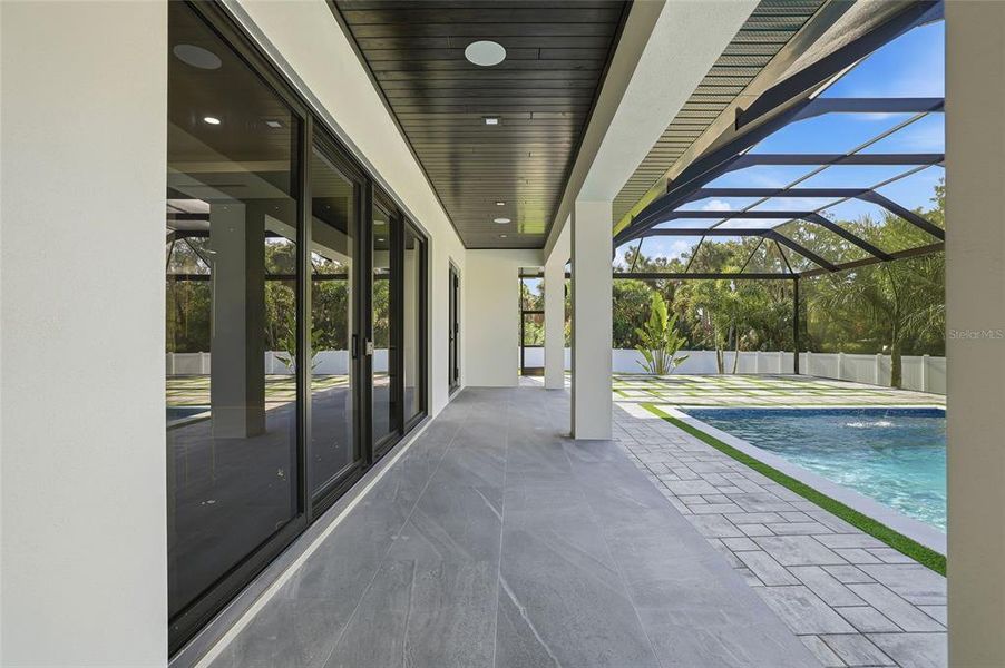 Exterior details and patio area of a home in , Tampa (Image 35).