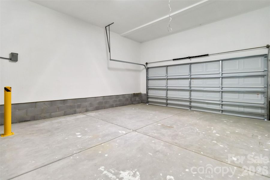 Spacious, unfurnished interior of a new home in , Monroe (Image 10).
