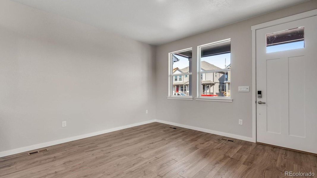Spacious, unfurnished interior of a new home in Horizon Uptown, Aurora (Image 18).