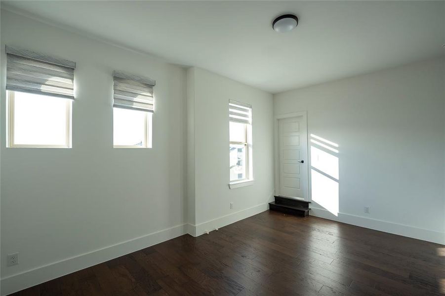 Spacious, unfurnished interior of a new home in , Frisco (Image 31).