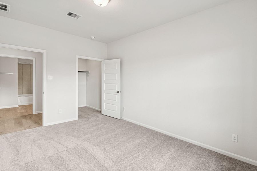 Spacious, unfurnished interior of a new home in Sierra Vista, Rosharon (Image 18).