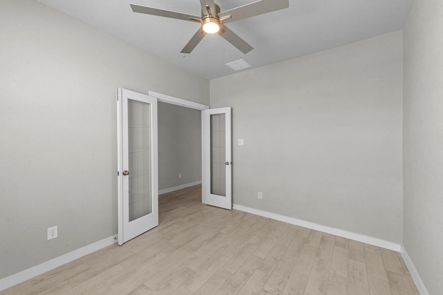 Spacious, unfurnished interior of a new home in Sunterra Lakes, Brookshire (Image 19).