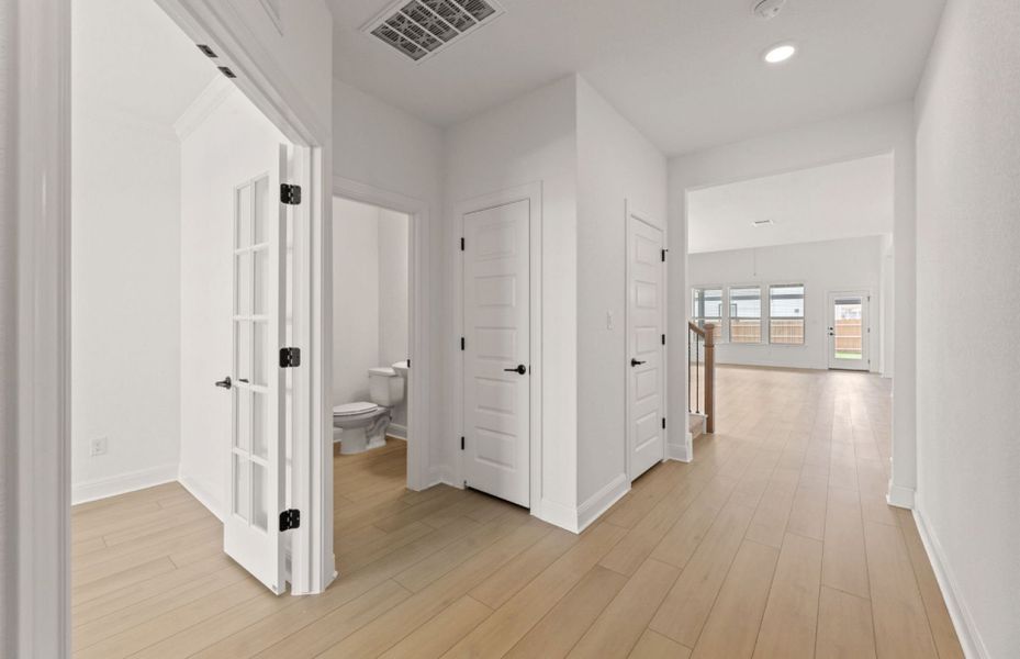 Spacious, unfurnished interior of a new home in Santa Rita Ranch, Liberty Hill (Image 31). Spacious, unfurnished interior of a new home in Santa Rita Ranch, Liberty Hill (Image 31).