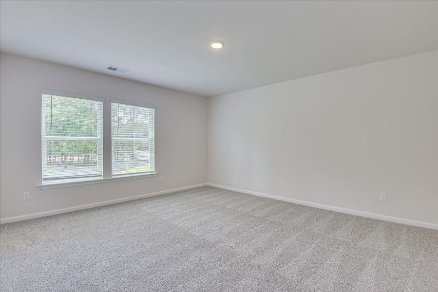 Spacious, unfurnished interior of a new home in Beech Creek, Sumter (Image 25).