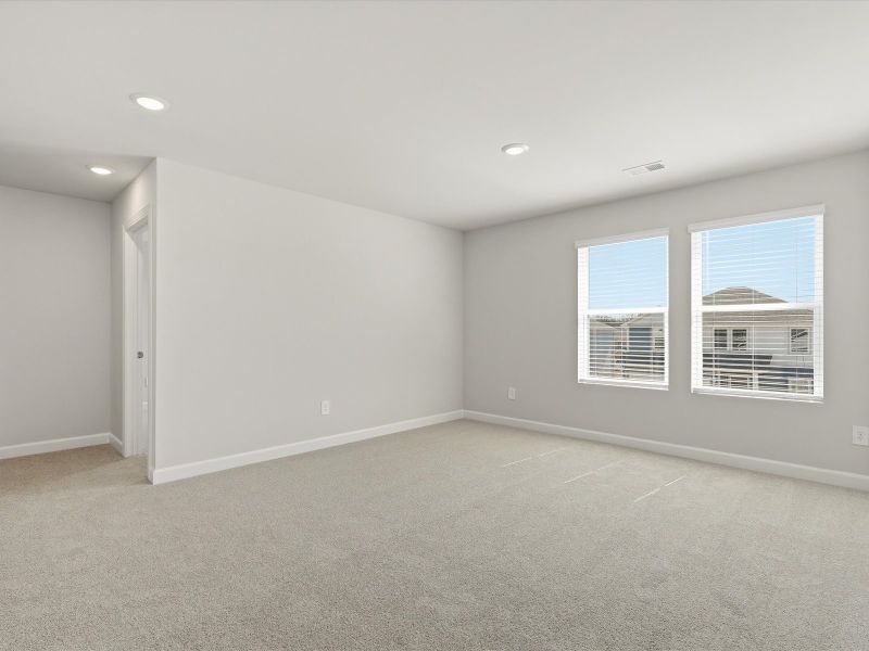 Spacious, unfurnished interior of a new home in Wexford Park, Fountain Inn (Image 12).