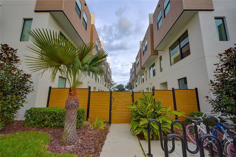 Exterior details and patio area of a home in , St. Petersburg (Image 25).